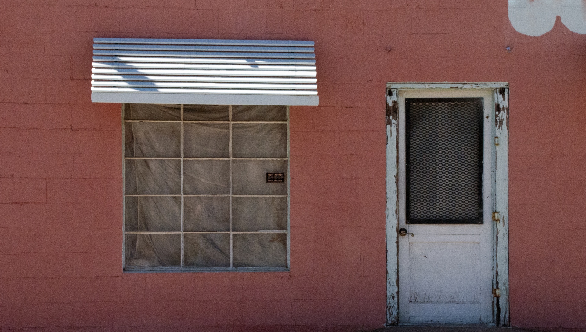 Grunge venster en deur oranje