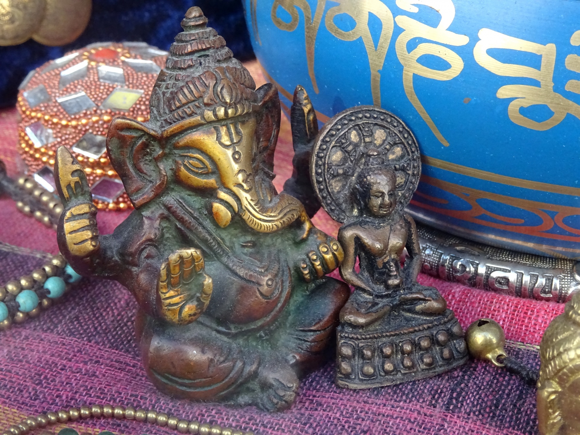 印度教和佛陀小雕像
