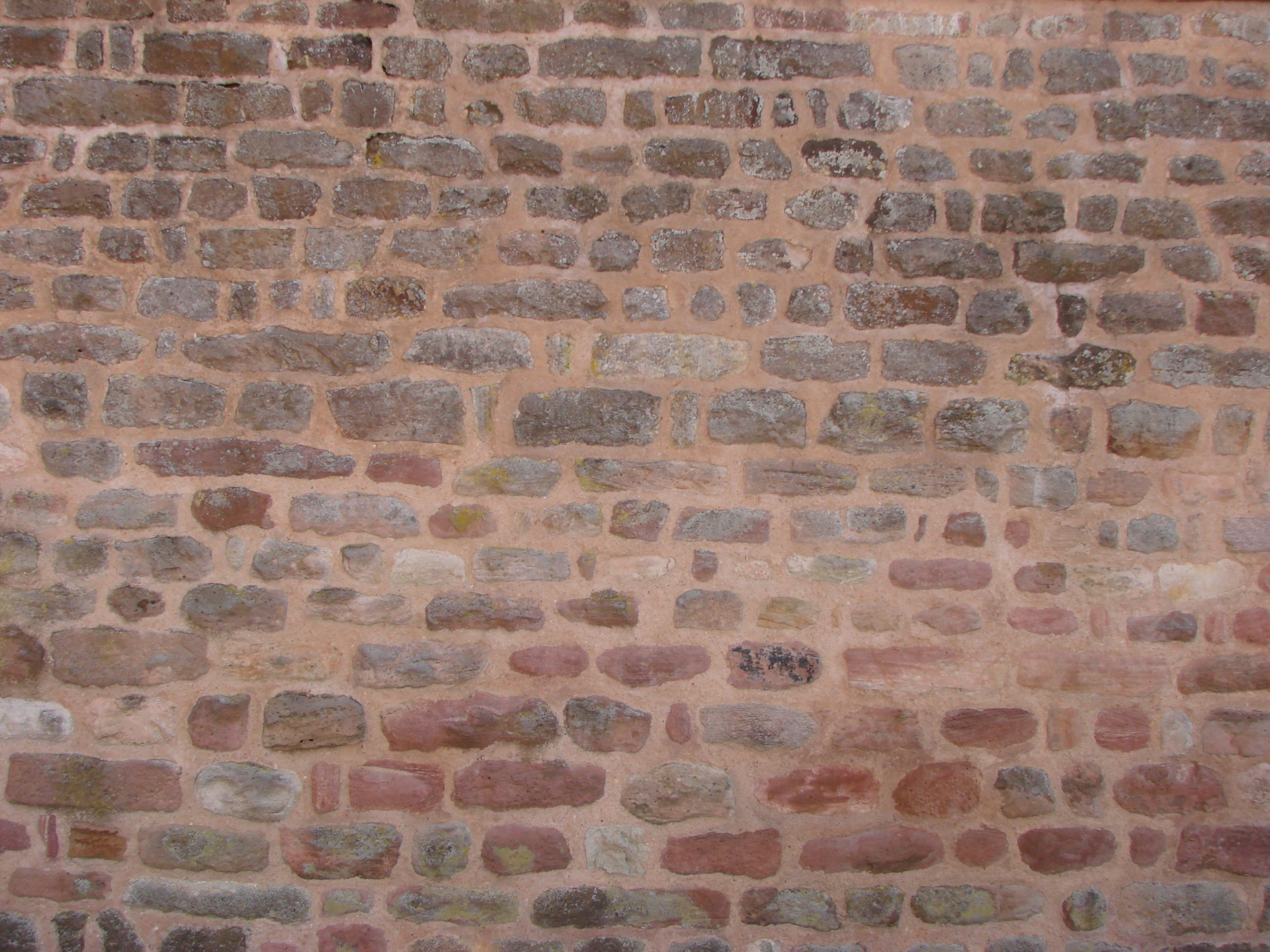 不规则的中世纪砂岩墙