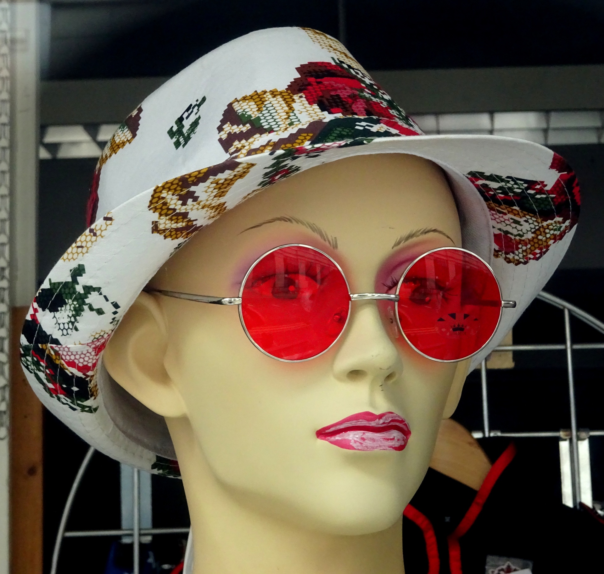 Mannequin zonnebril dragen