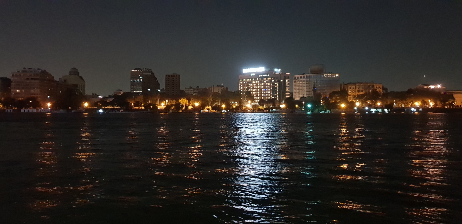 Nijl rivier in de nacht