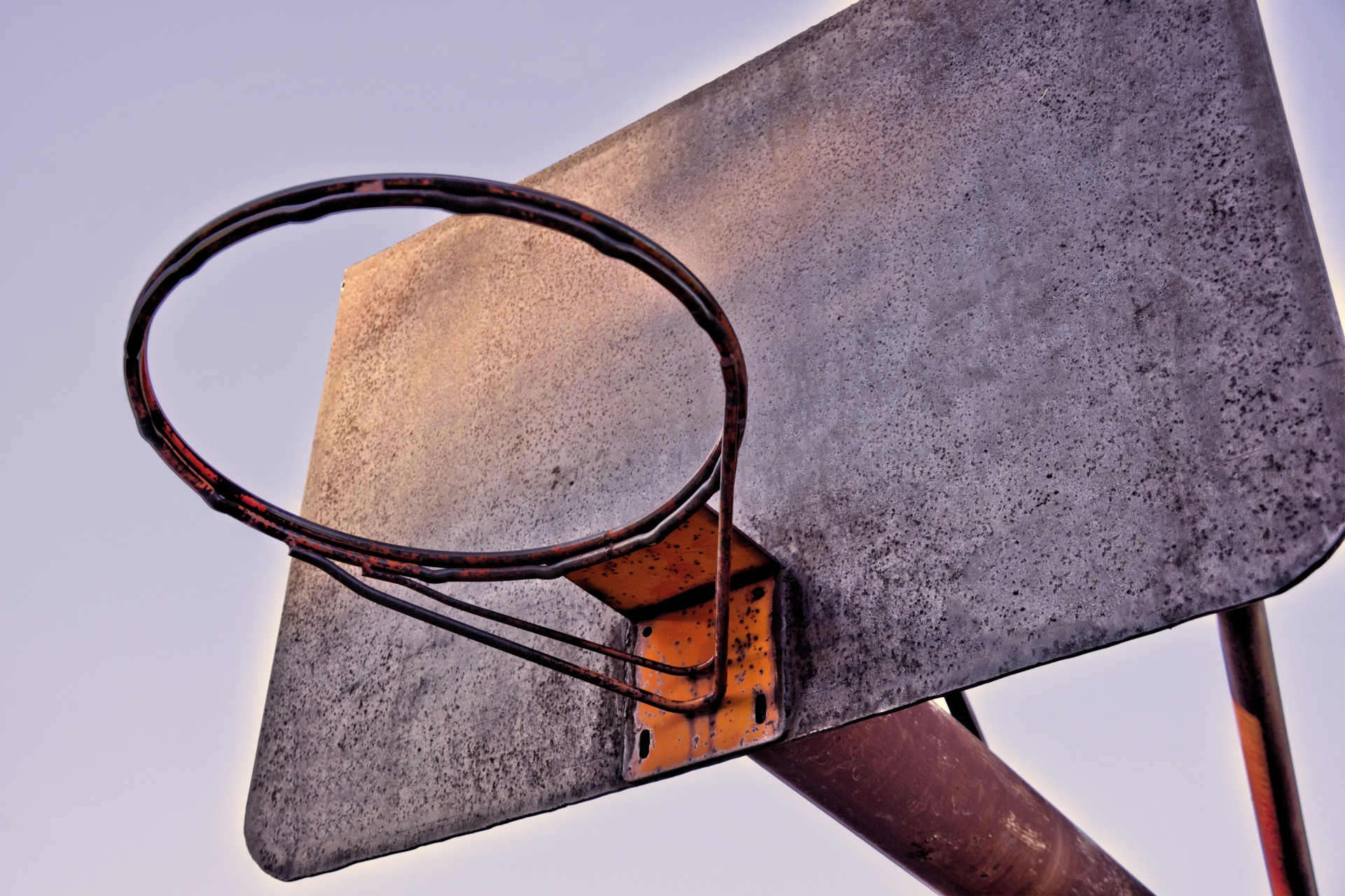 旧的老式篮球箍