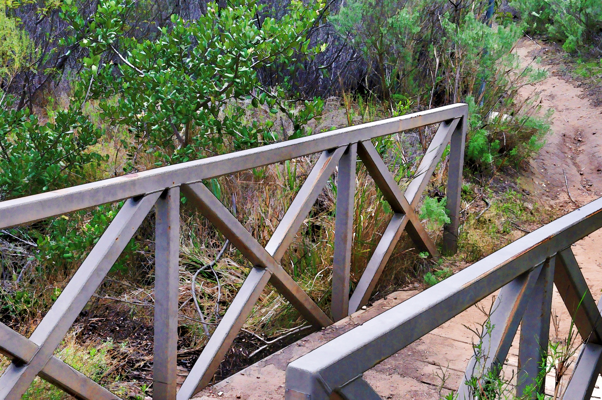 Geschilderde houten brug