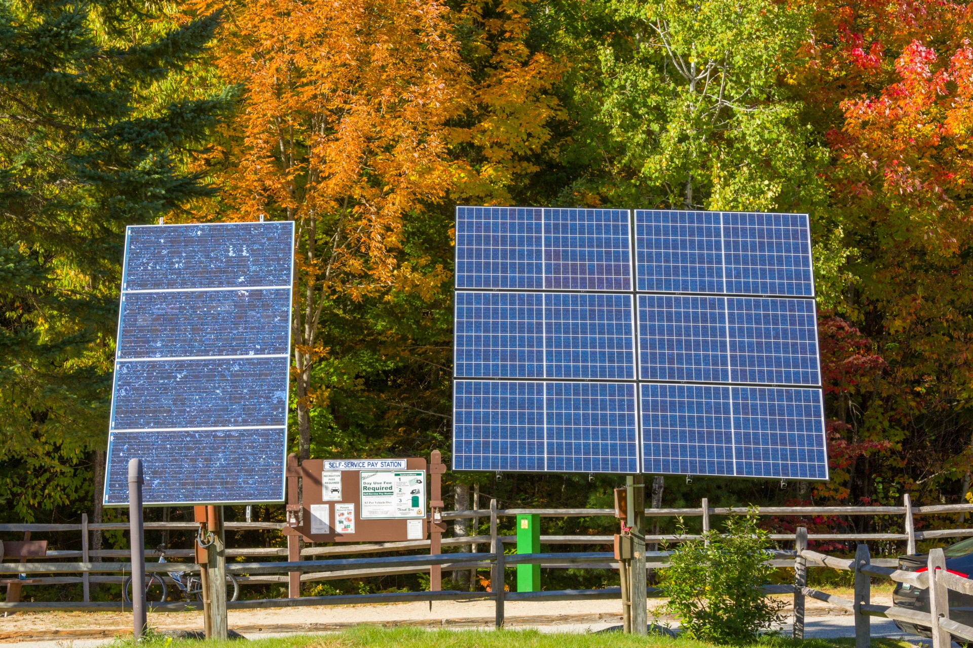 Fotovoltaïsche panelen in de herfst