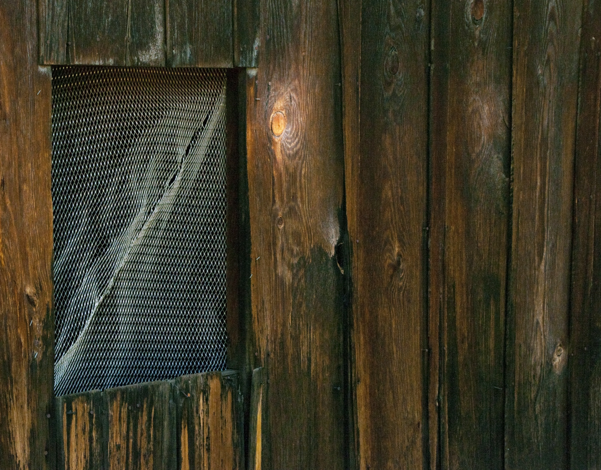 Grenen houten paneel en venster