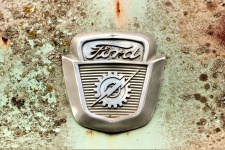 Close-up de 1956 Ford caminhão emblema