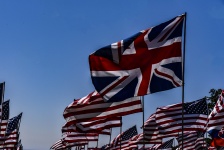Amerikanische Flagge und britische Flagg
