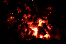 Brasas de fogo do acampamento