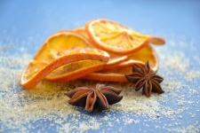 Sušený pomeranč a anýz
