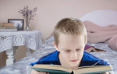 Barn läser, läser, bok, pojke, barn