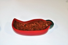 Sos Picante w misce z papryczkami chili