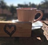 Розовая чашка с сердцем