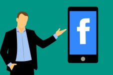 Posty na Facebooku, smartfonie