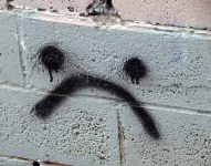 Graffiti faccia triste