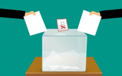 Stemmen, stemmen, stembiljetten, doos