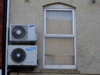 Venster en airconditioning units