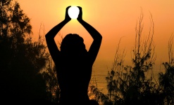Yoga, sol, meditation innehav, solnedgån