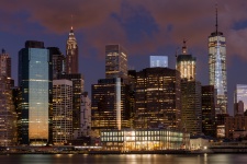 Skyline van New York in de nacht
