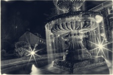 Noční fontána
