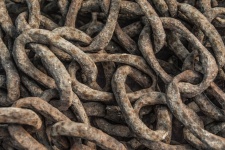 Antigua cadena oxidada