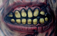 Dentes de monstros assustadores