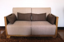リビングルームの絨毯のソファー