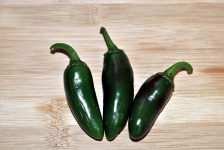 Tre peperoni verdi Jalapeno