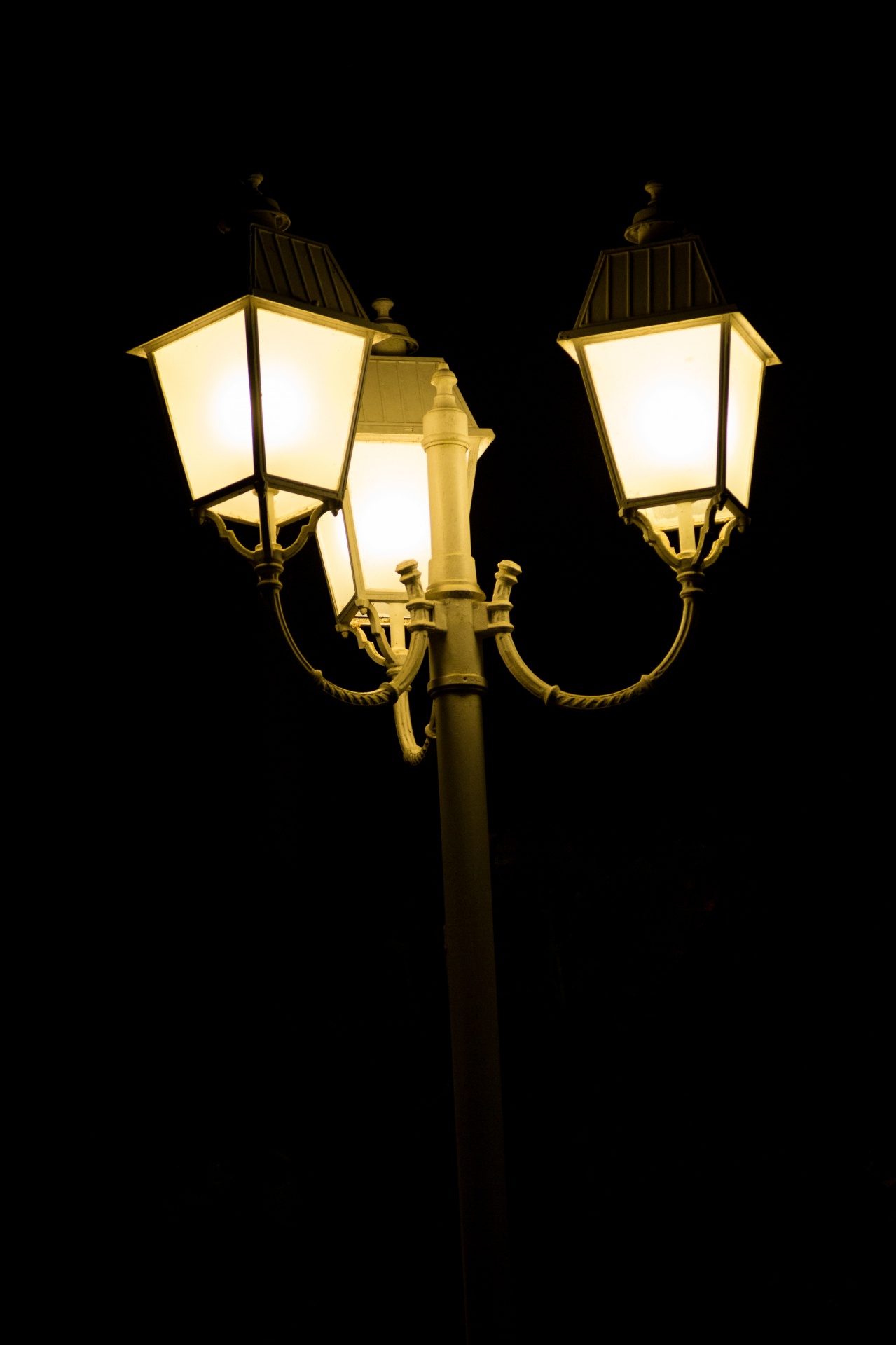 Street Lamp At Night Free Stock Photo - Public Domain Pictures