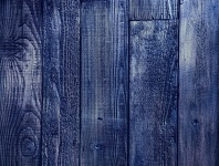 Fondo azul de la cerca de madera