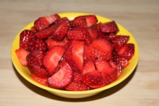 Bol de fraises en tranches