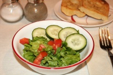 Salată proaspătă și condimente