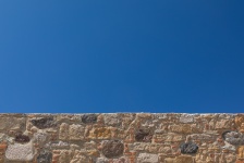 Kamenná zeď a obloha