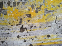 黄色いペンキコンクリートの質感