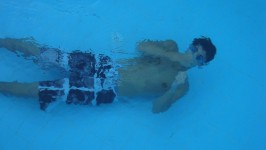Plongée sous-marine dans la piscine