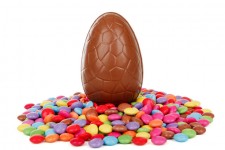 Easter egg con caramelle