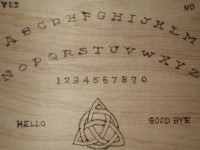 Hand Made Ouija Board Närbild