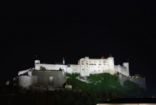Крепость Хоэнзальцбург ночью
