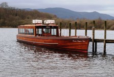 Lake tour boat