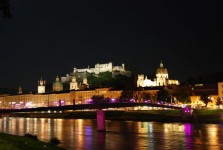 Vista nocturna de Salzburgo