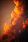 Orangefärgade moln på solnedgången