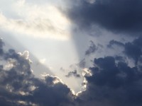 Storm Wolken en zon Duel