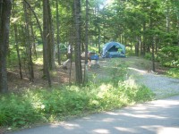 Au terrain de camping sous la tente Blac