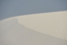 Windy na białym piasku