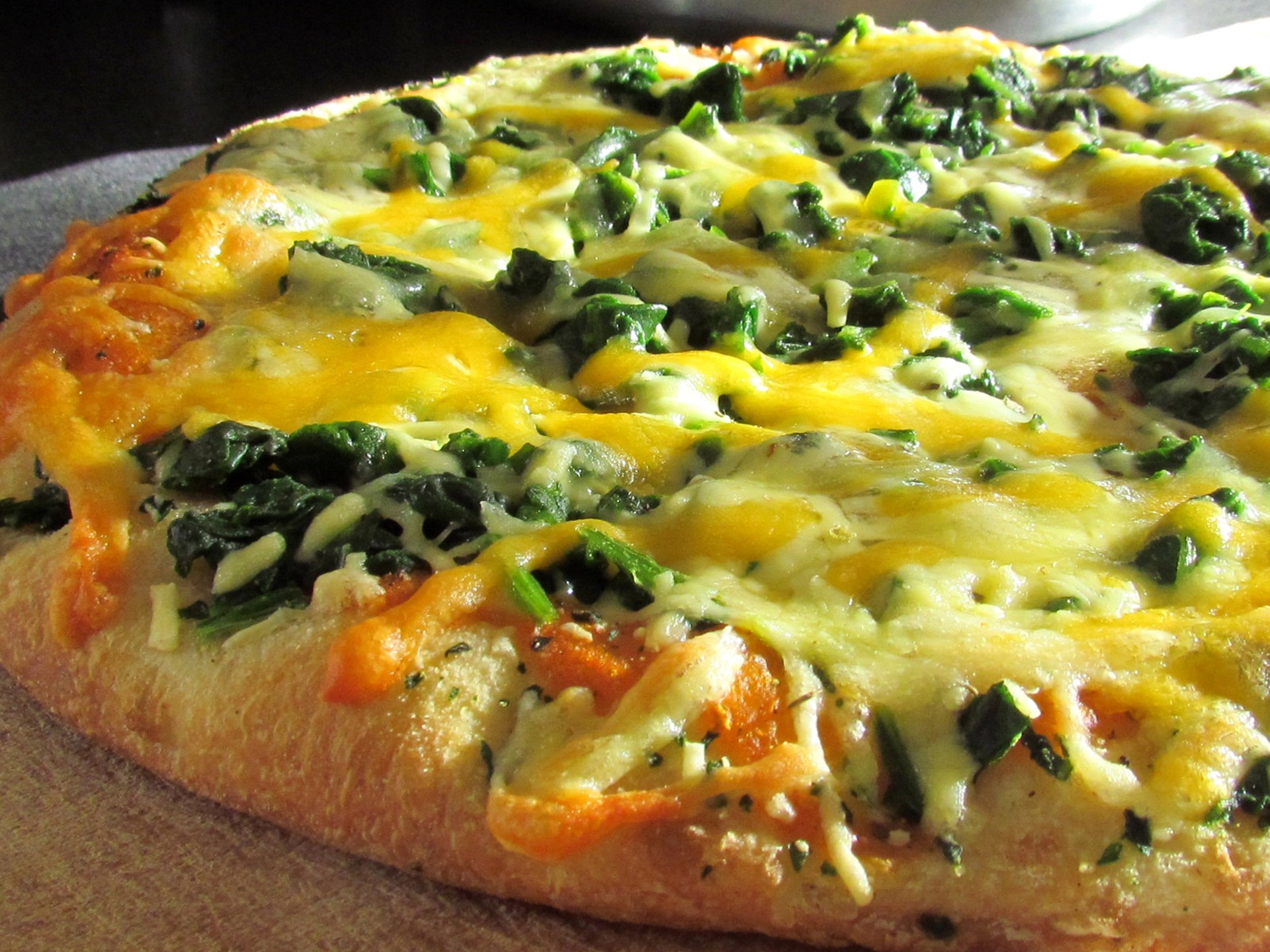 Spinach Mix Cheese Pizza