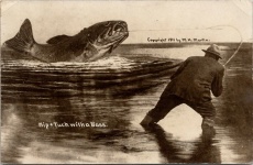 Visser met een gigantische bas 1911