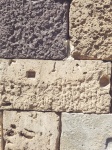 Каменная кирпичная стена