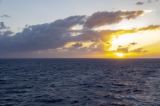 Pôr do sol sobre o oceano
