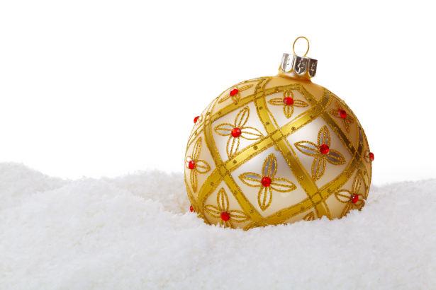 雪の中でクリスマスボール 無料画像 Public Domain Pictures