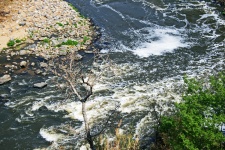 Vista aérea de torção em um rio