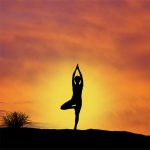 Yoga au coucher du soleil